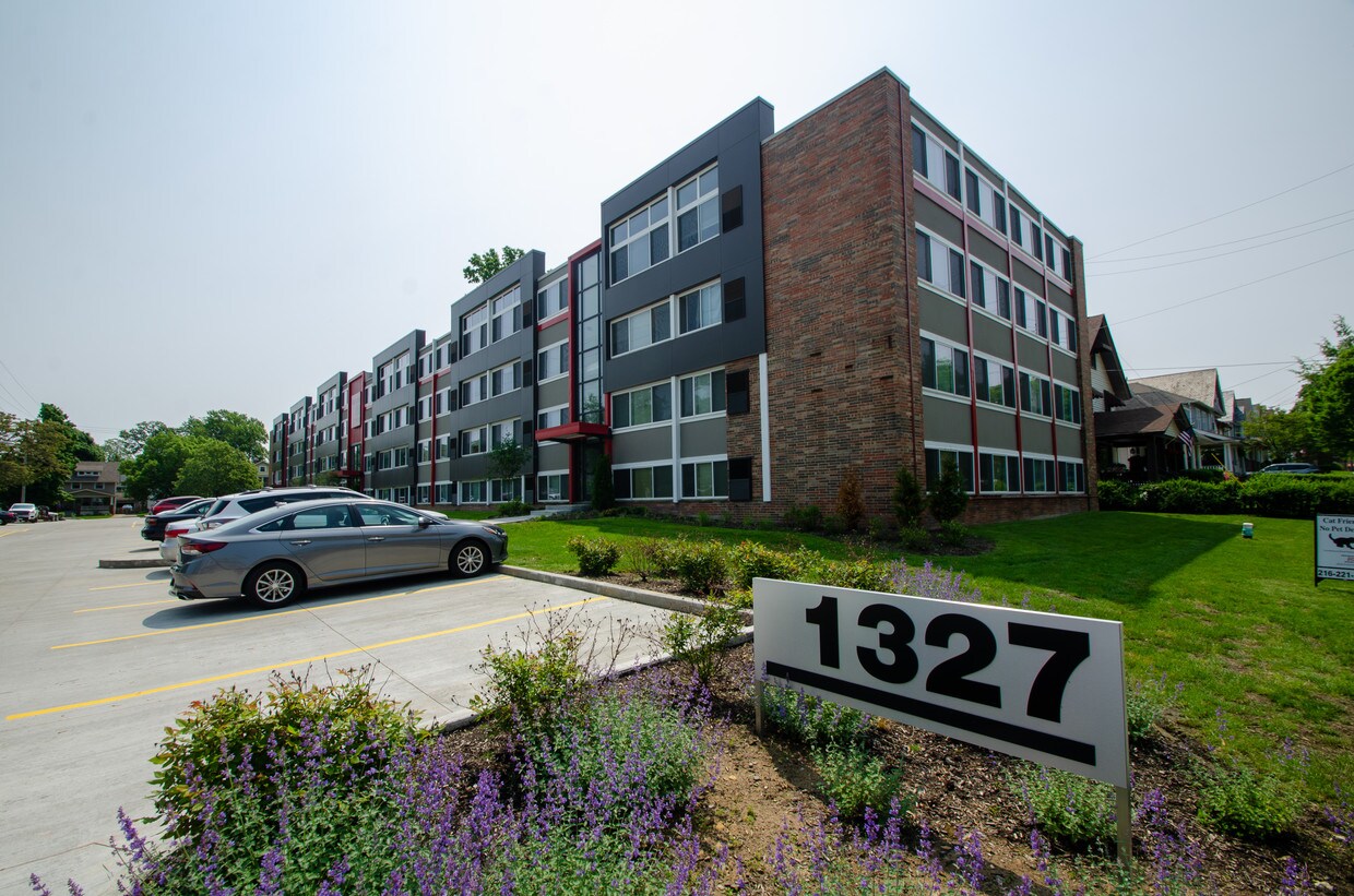 Thirteen 20 Seven Apartments Apartments 1327 Bonnieview Ave Lakewood