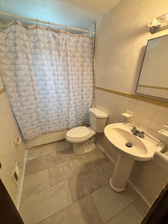 Building Photo - 110 Short St