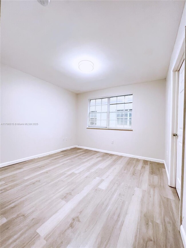Foto del edificio - 14220 NW 22nd Ave