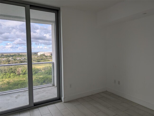 Building Photo - 2000 Metropica Wy