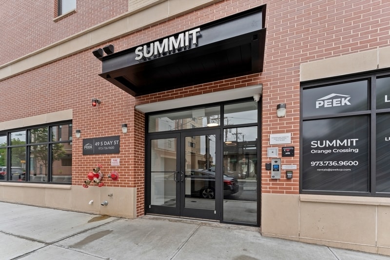 Photo - SUMMIT Orange Crossing