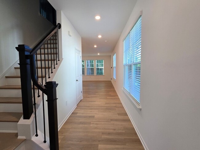 Building Photo - Stunning BRAND NEW 5 Bedroom / 4 Bath Home located in North Ridge