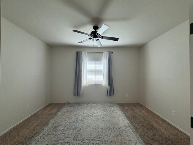 Foto del edificio - 3 BEDROOM + DEN IN PEORIA
