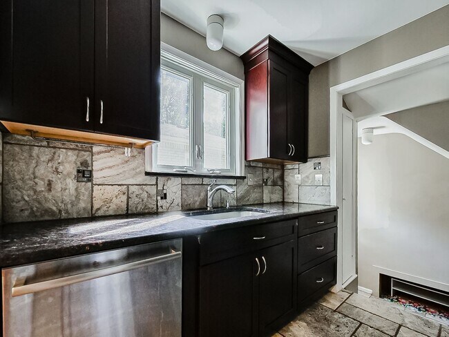 Foto del edificio - Charming Colonial in the Heart of Grosse P...