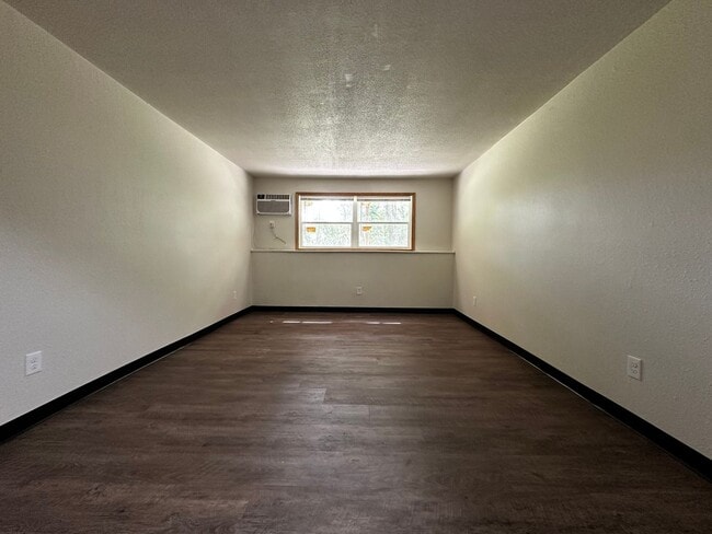 Building Photo - Regal Landing ||