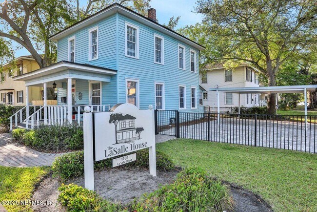 Foto del edificio - 1104 Lasalle St