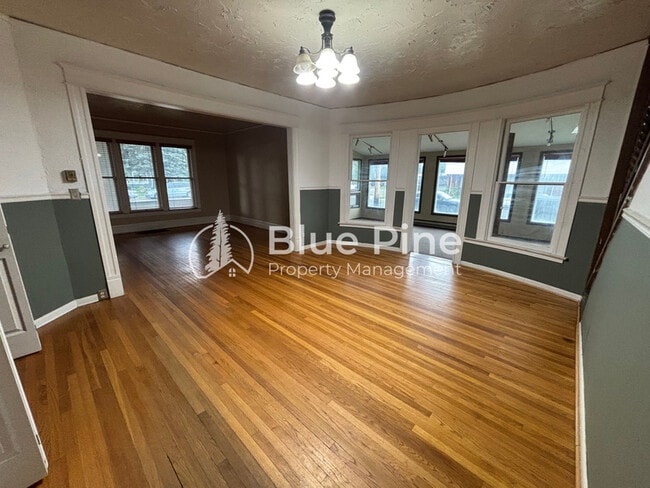 Building Photo - 284 S Ridge Ave