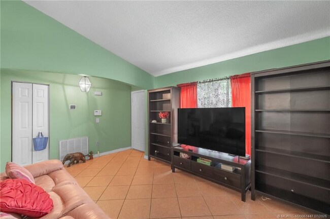 Foto del edificio - 556 SW Buswell Ave