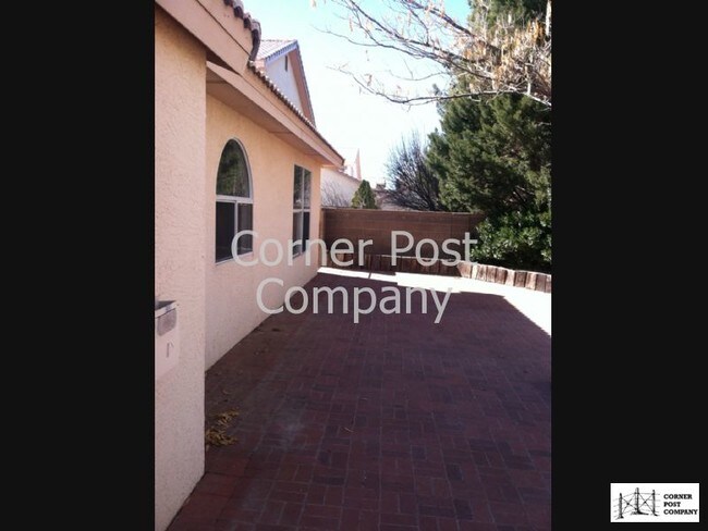 Building Photo - Single Story 3 bedroom home