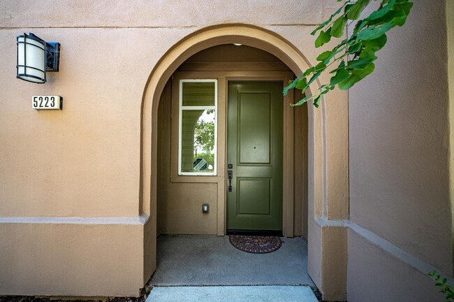Building Photo - 5223 S Esprit Loop
