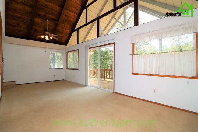 Building Photo - 22180 Sunshine Way