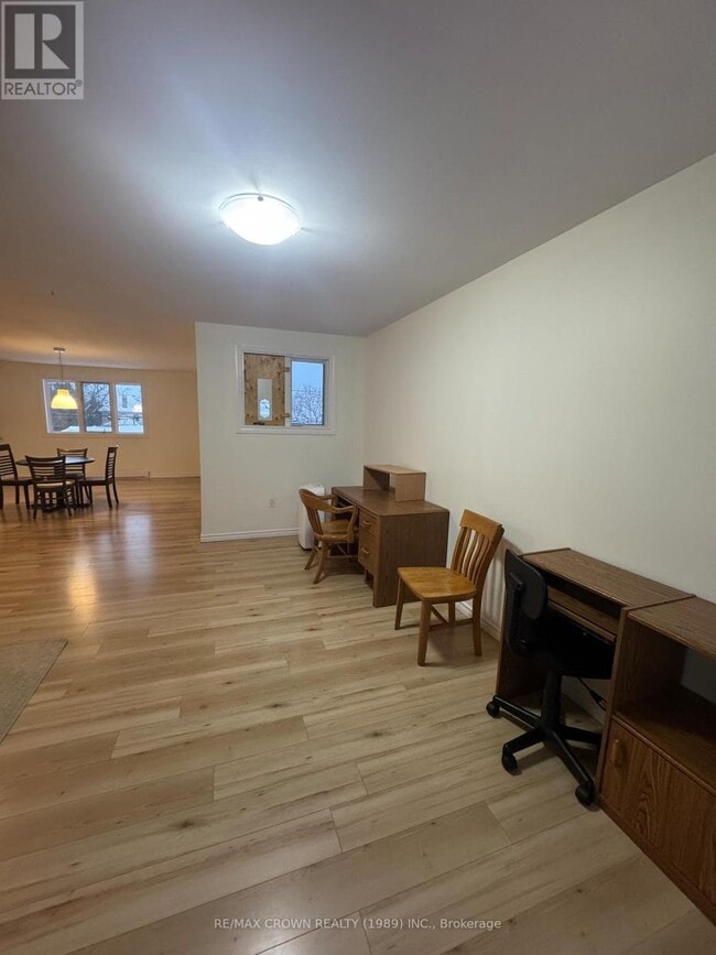 Building Photo - 652 Scollard St