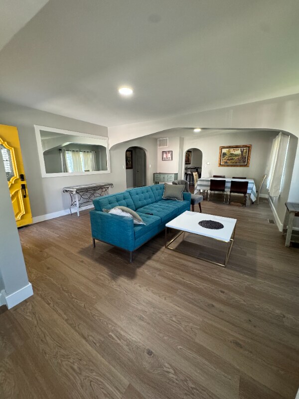 Building Photo - 805 E Taylor St