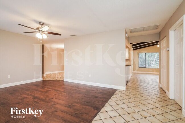 Foto del edificio - 21515 Beaverton Ave