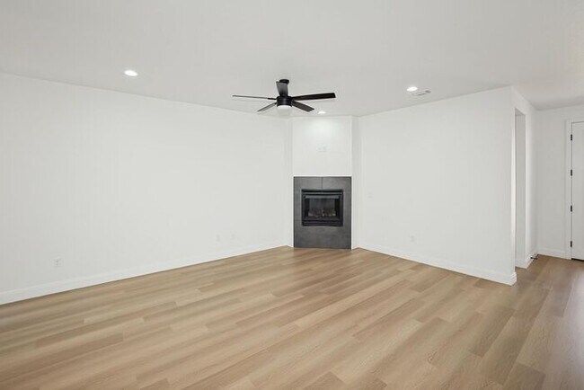 Building Photo - 10424 Tierra Santa Dr