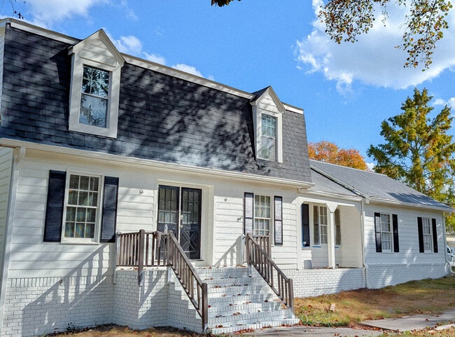 Foto del edificio - Distinctive Large Home in Tucker in Smoket...