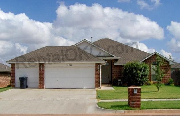 Foto principal - 3 Bed 2 Bath + Office in Moore School dist...