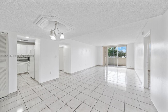 Foto del edificio - 4675 W 18th Ct