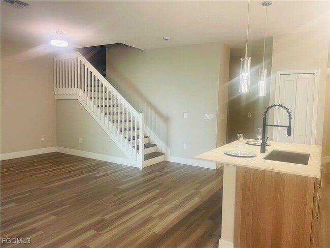 Foto del edificio - 7040 Ambrosia Ln