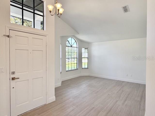 Foto del edificio - 553 Walnut Grove Pl