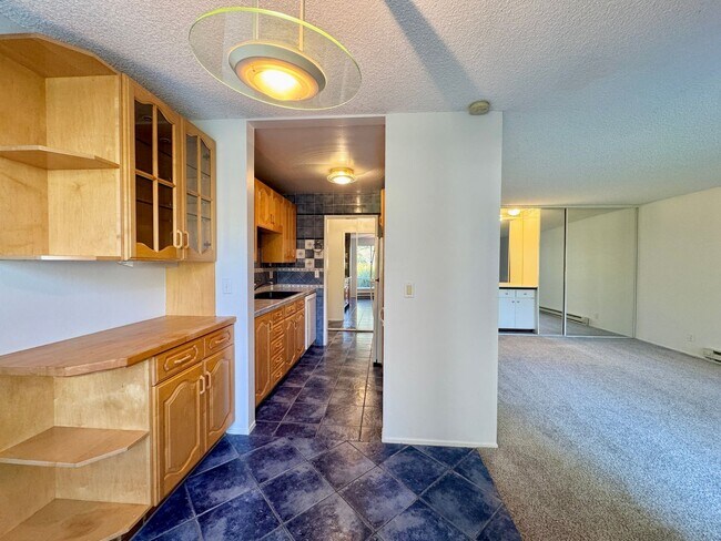 Foto del edificio - Watergate Garden Condo | 2 Bed, 2 Bath with Custom Tile Detail + Private Patio
