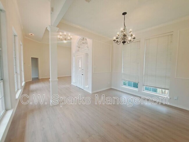 Foto del edificio - 902 Sunpoint Cir