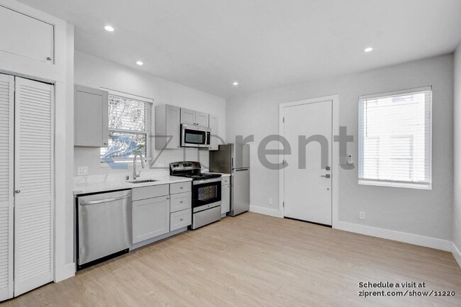 Building Photo - 1559 9th Ave