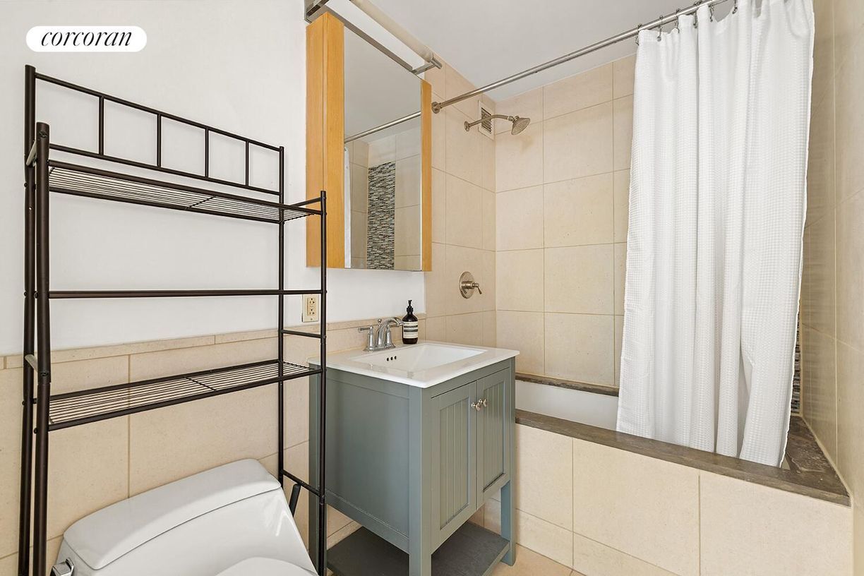 Foto del edificio - 350 W 42nd St