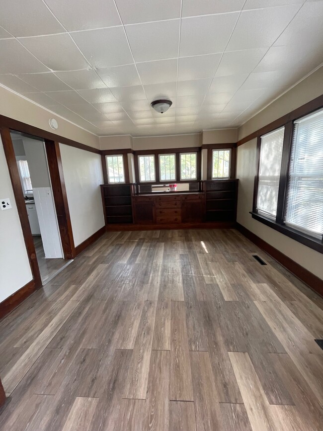 Foto del edificio - 1337 Nelson Ave