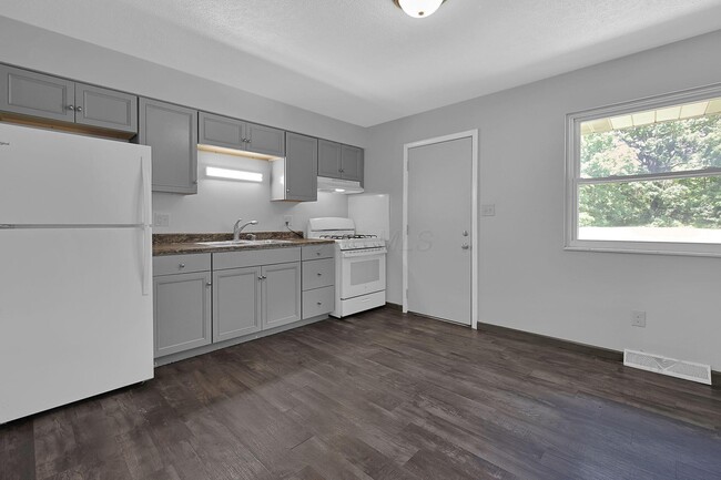 Building Photo - 53 Neil St