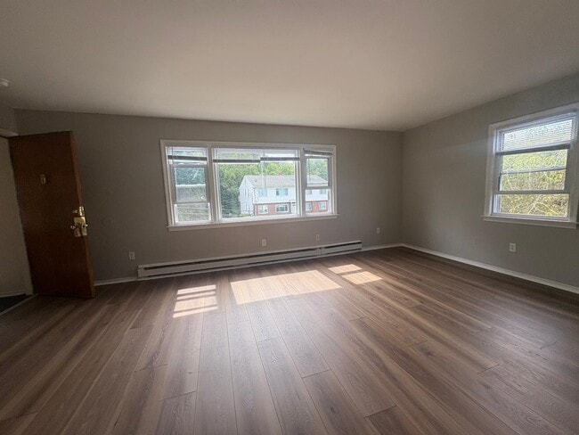 Foto del edificio - 220 Glen Haven Rd