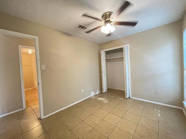 Building Photo - 22218 Moss Falls Ln