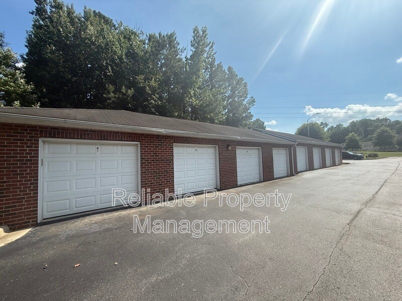 Building Photo - 1513 Kenmore Dr