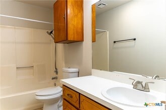 Building Photo - 2402 Lazy Ridge Dr