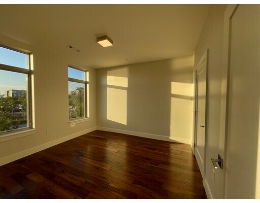 Building Photo - 102 Sumner St