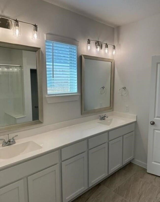 Building Photo - 31138 Myers Hvn Ln