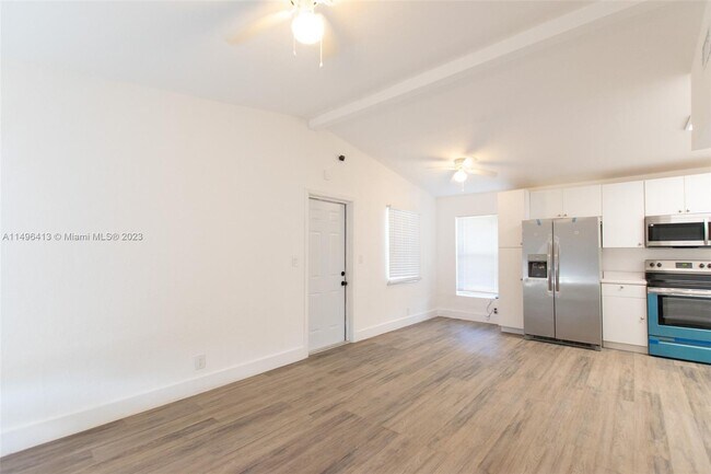 Foto del edificio - 916 SW 24th Ave