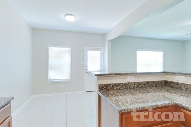 Foto del edificio - 692 Totem Trail Dr