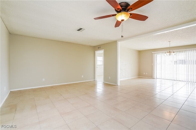 Foto del edificio - 605 SE 35th St