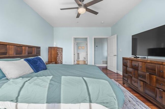 Building Photo - 1227 N Formosa Ave