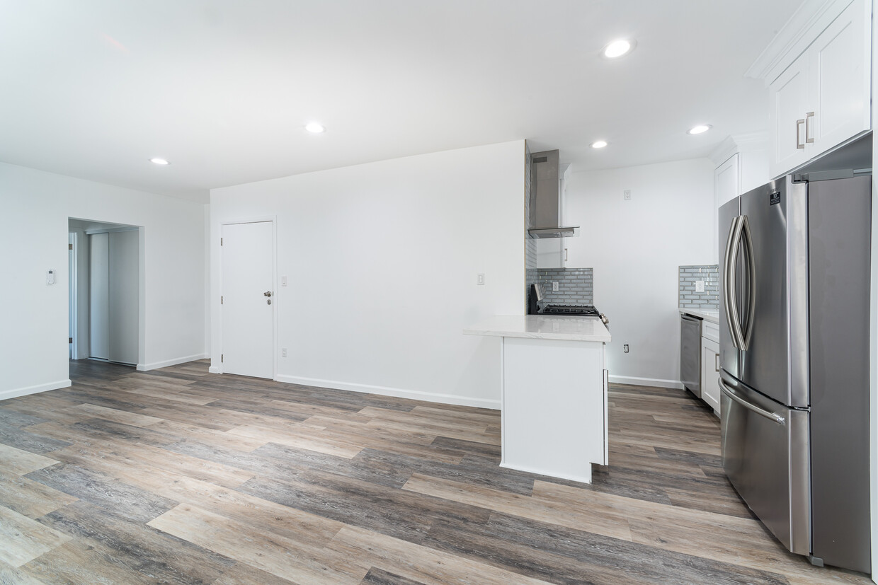 Foto principal - 1033 N Genesee Ave