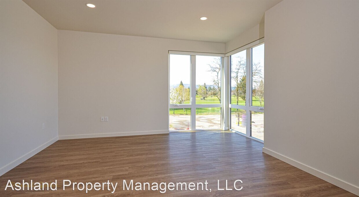 Primary Photo - 1550 Myers Ln