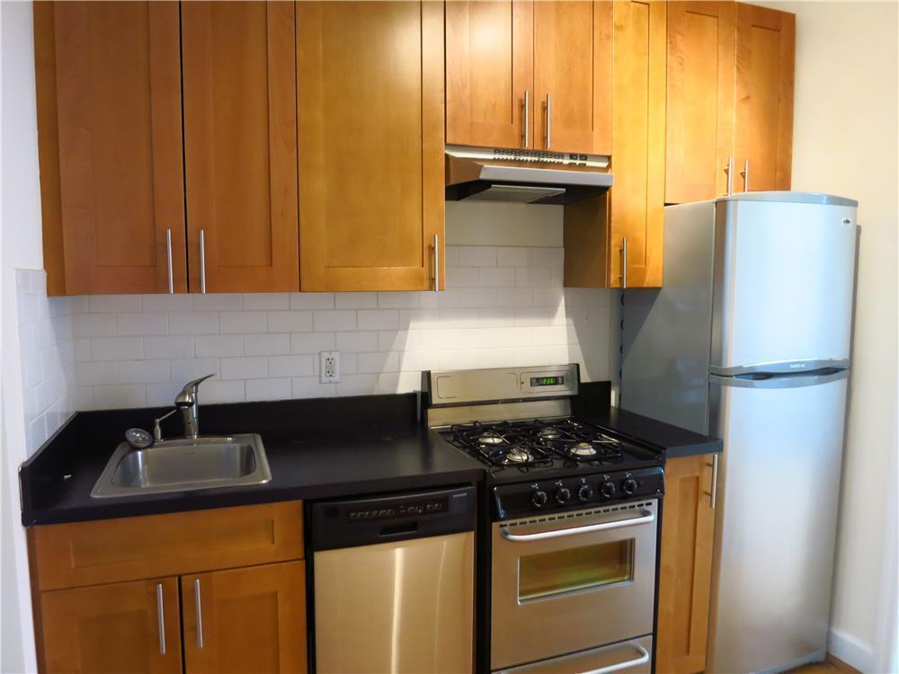 Foto principal - 228 E 80th St