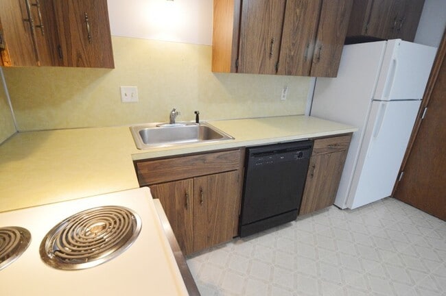 Building Photo - Holden Condo: 1 Bed 1 Bath