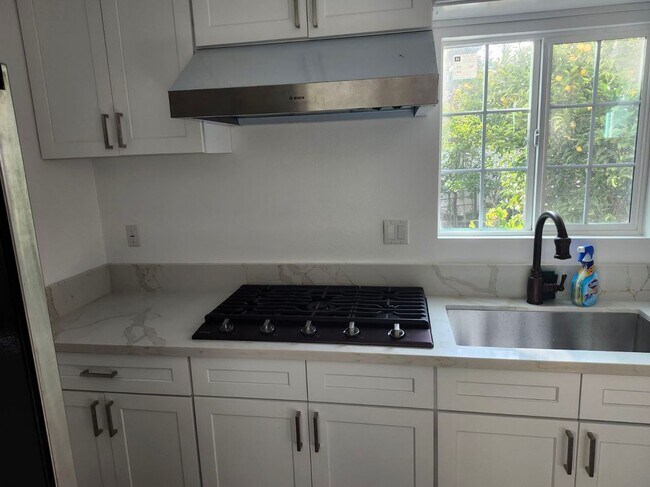 Foto del edificio - 6939 Wilbur Ave