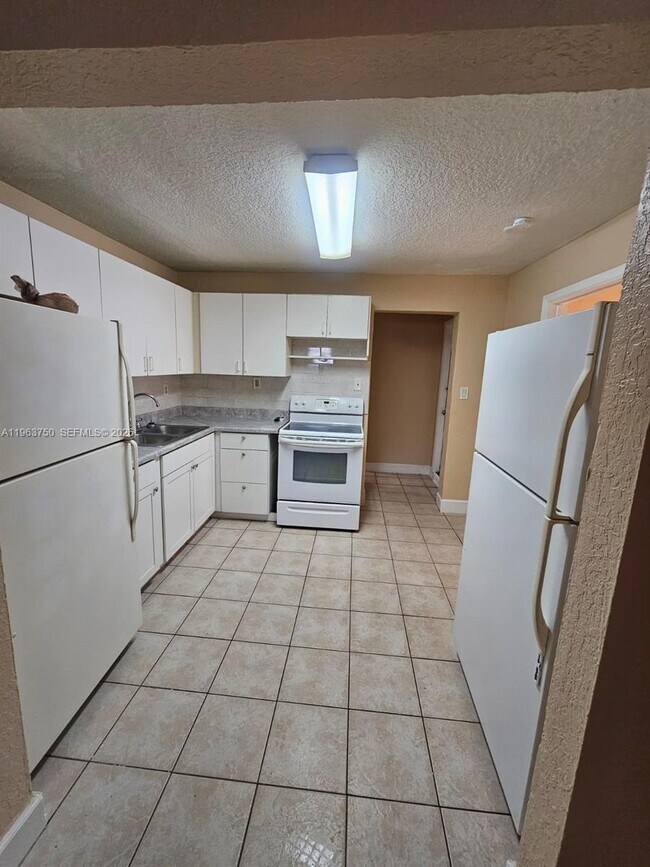 Foto del edificio - 2990 SW 15th Ave