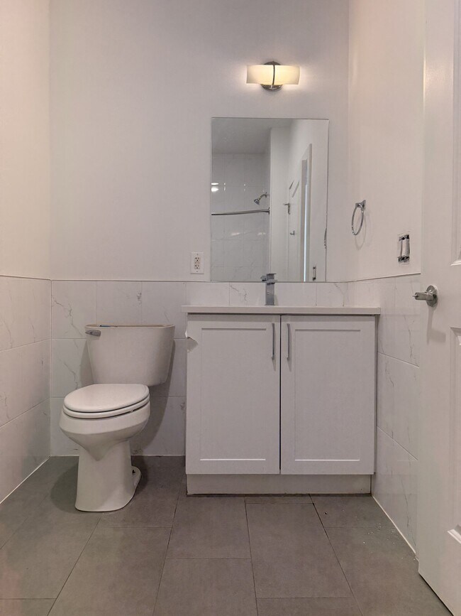 Building Photo - 429 Bergen Ave