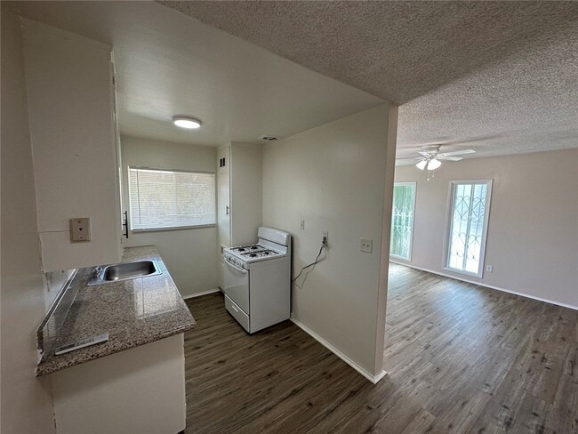 Building Photo - 316 N San Gabriel Ave