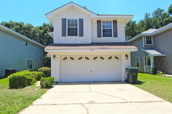 Foto del edificio - Milton two-story home with Fenced Backyard!
