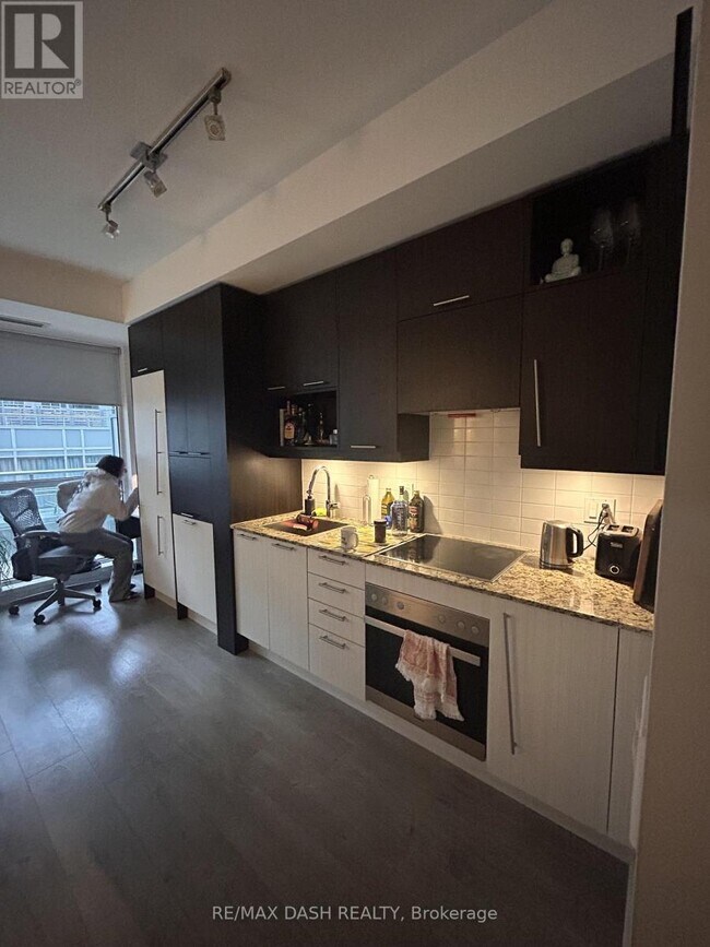 Photo du bâtiment - 199 Richmond St W